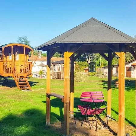 Prázdninový dům Cosy A Avec Piscine Partagee 15 M² Bussac-Foret