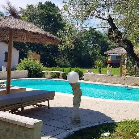 Cosy Avec Piscine A Foret - 15 M² - Parking Inclus Holiday home *