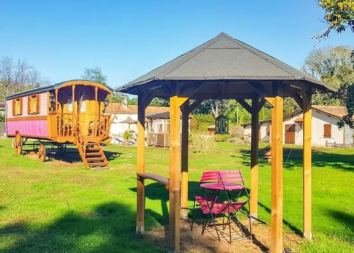 Prázdninový dům Cosy A Avec Piscine Partagee 15 M² Bussac-Foret