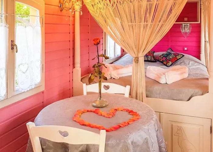 Cosy à Bussac-forêt Avec Piscine Partagée 15 M² Сasa de vacaciones *