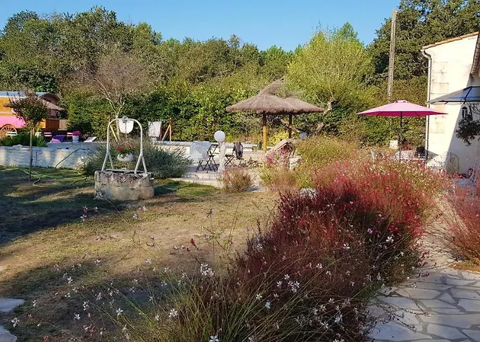 Cosy à Bussac-forêt Avec Piscine Partagée 15 M² Bussac-Foret